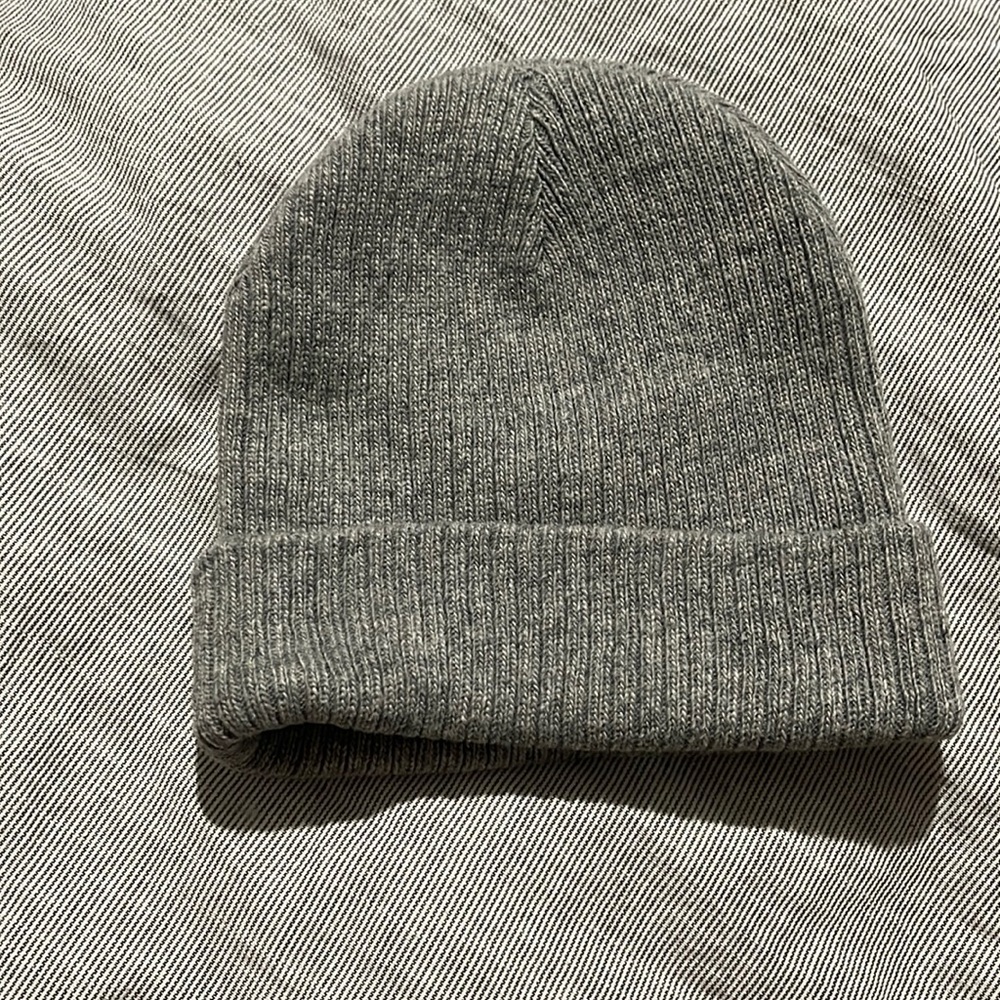 Gray beanie wild falde